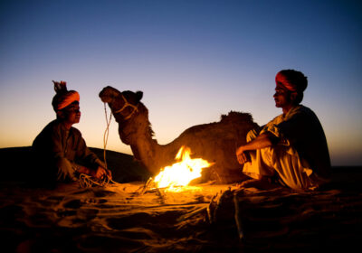 indian-men-resting-by-bonfire-with-their-camel-1-1536×1020-1