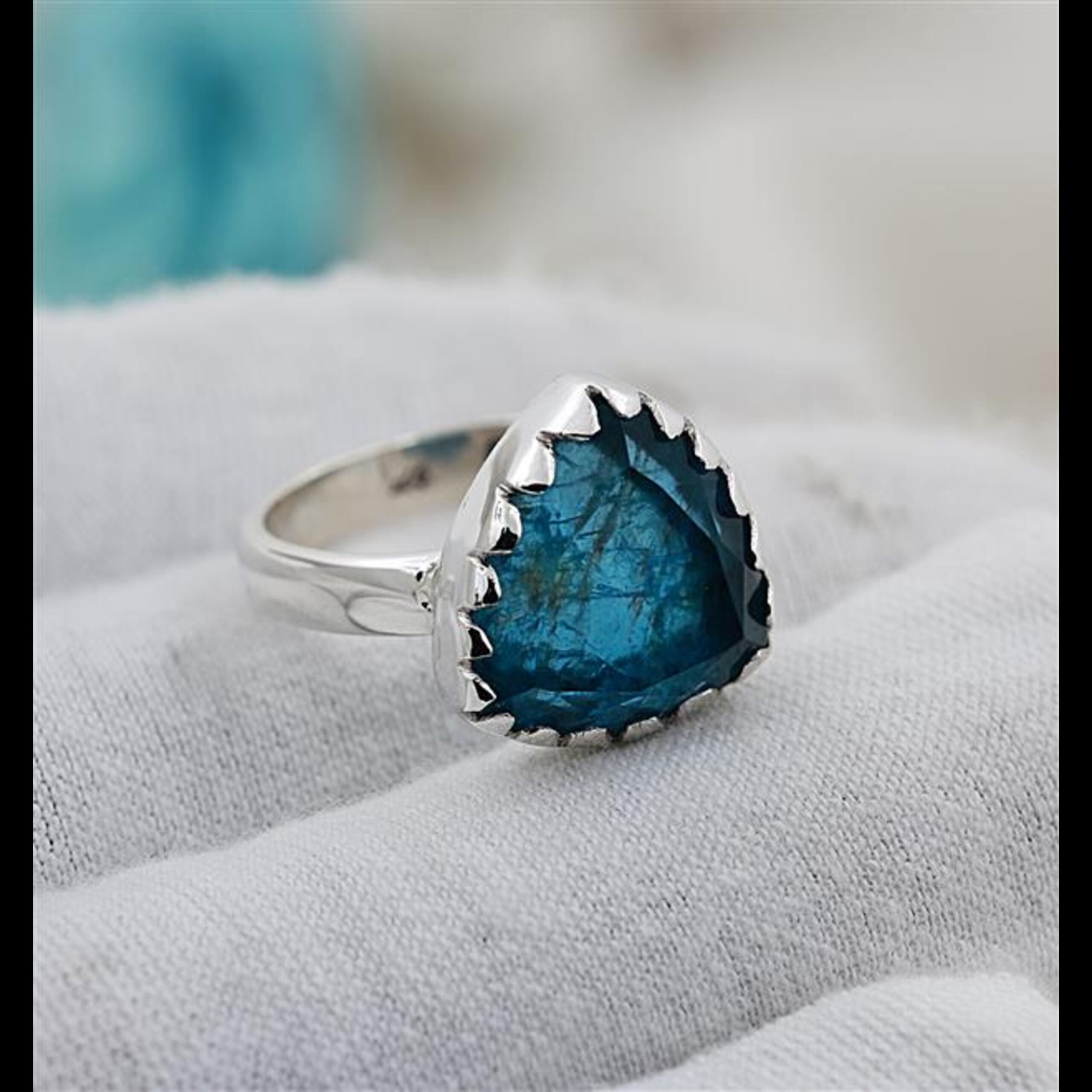 Buy wholesale silver jewelry at Akrati jewels