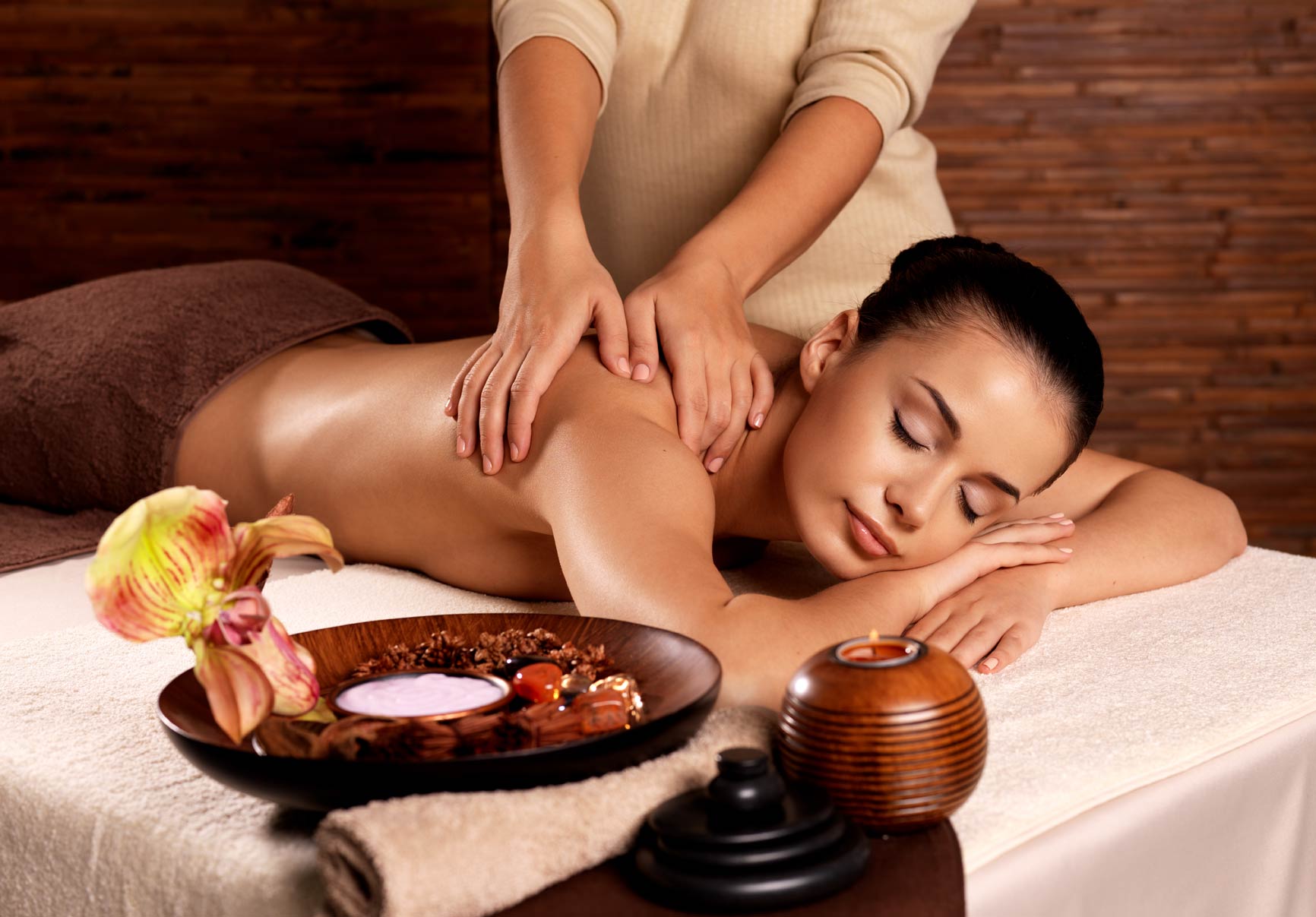 Full body massage and wellness centre in Gurgaon.