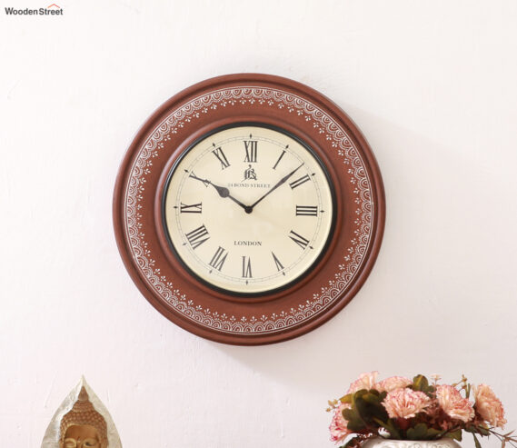 “Statement Clocks for Modern Spaces