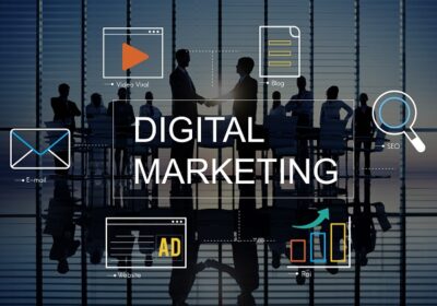 digital-marketing-with-icons-business-people-min