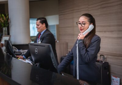 receptionists-5975962_1280