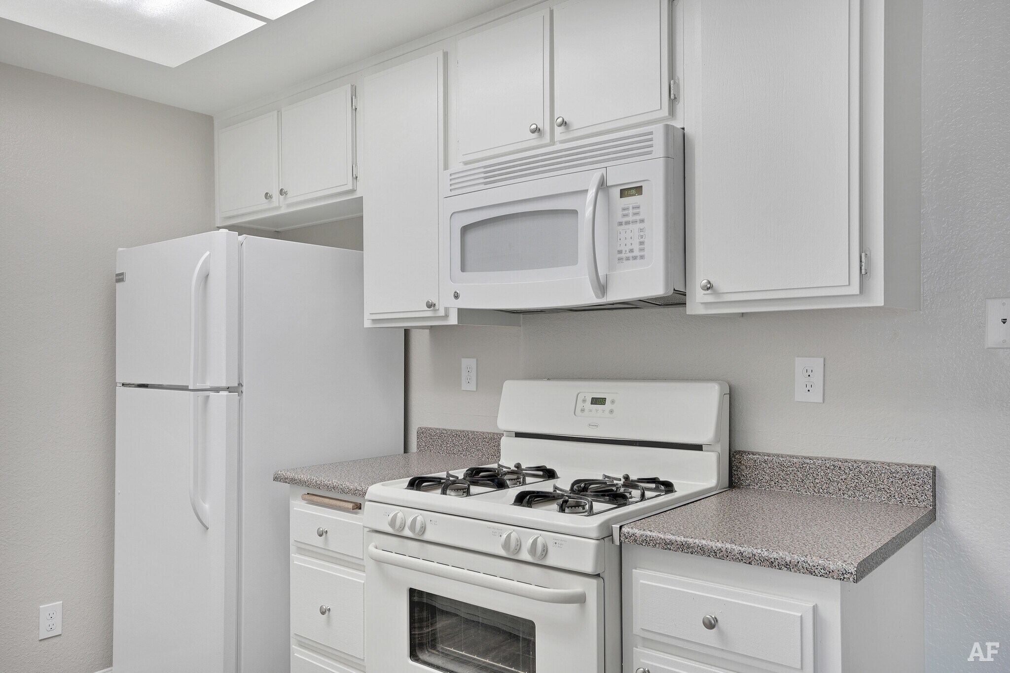 SPACIOUS 1 BED/ 1 BATH APARTMENT IN CLAREMONT