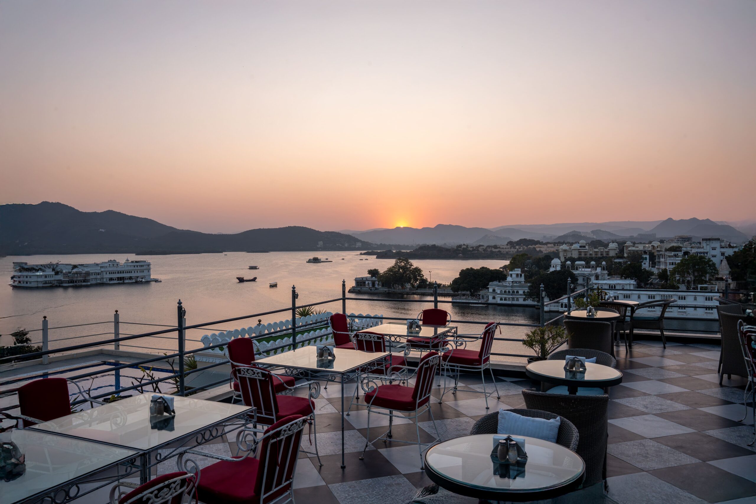 Heritage Hotel in Udaipur with Lake view – Udaigarh