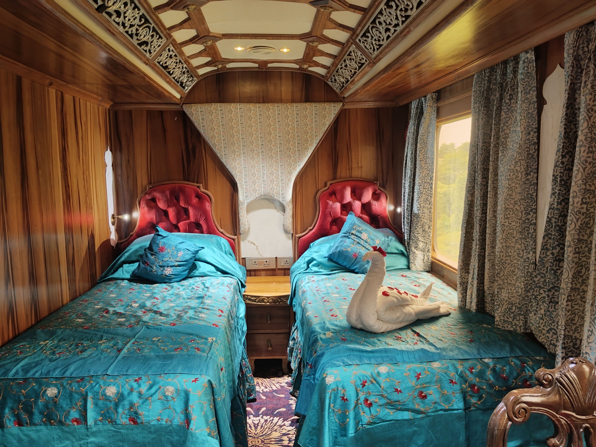 Book Maharajas’ Express Luxury Train Tour