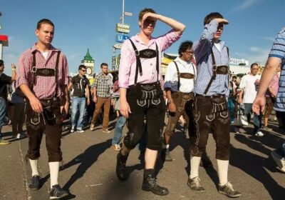 636109500111667183-226295444_lederhosen