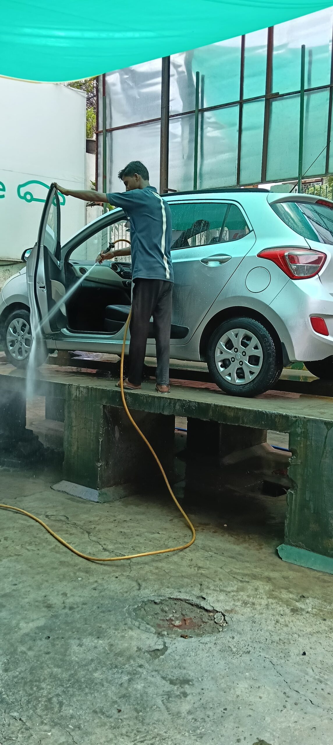 Car Washing Center in Gomti Nagar