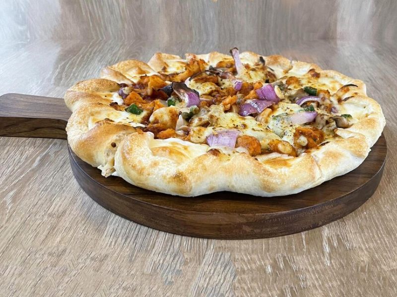 Delicious Vegetarian Pizza in Winnipeg – Flying Pizza