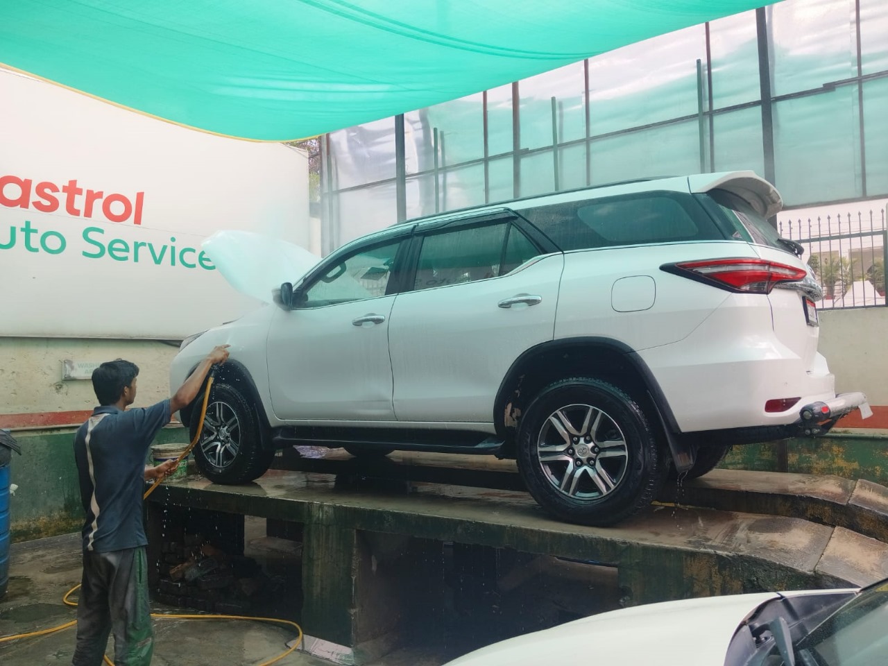 Car Washing Center in Gomti Nagar