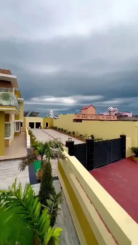 Does this Jaipur builder floor offer modern amenities?