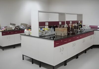 laboratory-island-bench-manufacturers-in-mumbai-RJ-Lab-Craft-India-PVT.-LTD