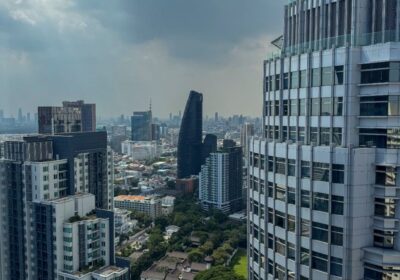 skyscrapers-towering-city-center-metropolis-with-big-windows2