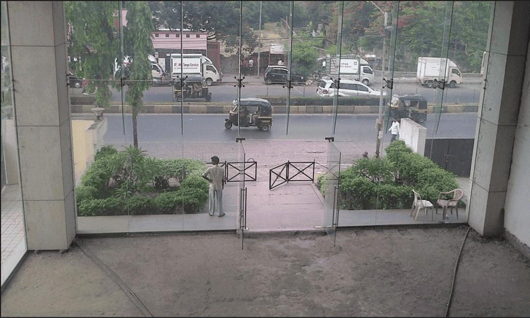 Which commercial stretches offer strongest visibility?